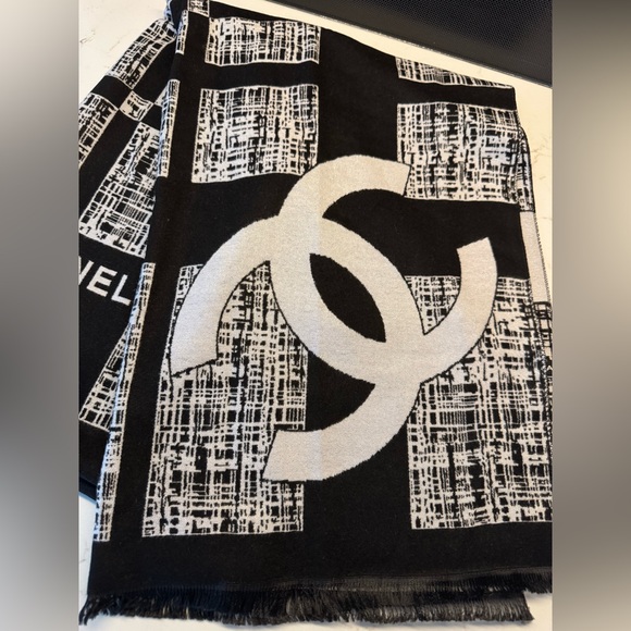 CHANEL SCARF cashmere silk blend large size wrap shawl black & white/cream - Picture 2 of 7